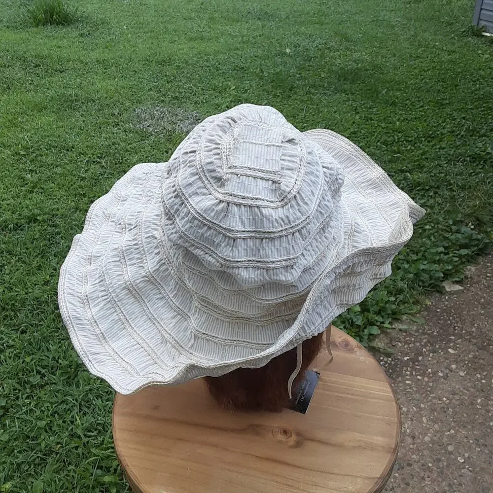 Floppy Hat New No Tags Floral Creams Adjustable